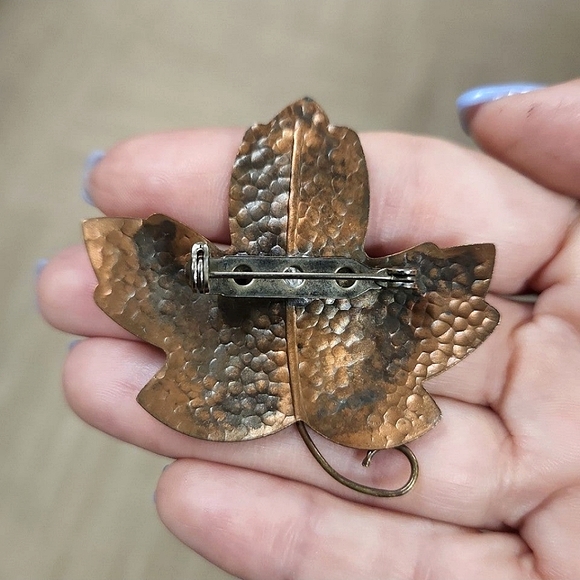Vintage Hammered Copper Nature Leaf Brooch W/ Black Cat Clutch Pin - Picture 3 of 5